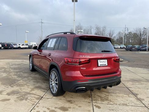 Used 2021 Mercedes-Benz GLB 250 4MATIC image 8