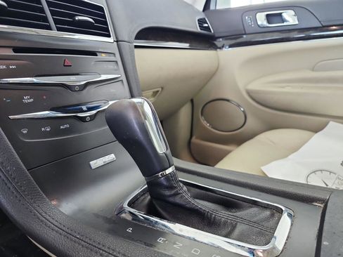 Used 2014 Lincoln MKT FWD image 15