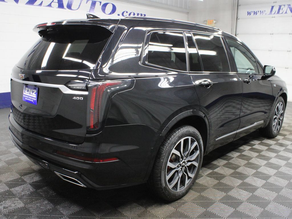 Used 2022 Cadillac XT6 Sport w/ Technology Package AWD/4WD image 6