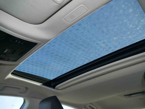 Used 2019 Lexus ES 300h w/ Premium Package image 31