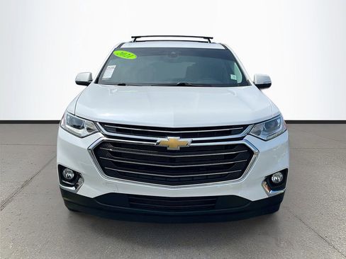 Used 2021 Chevrolet Traverse LT FWD image 2