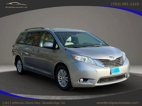 Used 2011 Toyota Sienna XLE image 3