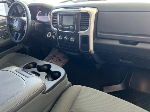 Used 2018 RAM 1500 Classic SLT image 12