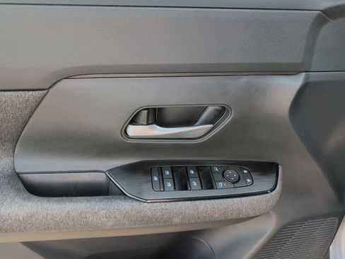 Used 2025 Nissan Kicks SV FWD image 17
