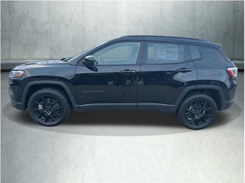 New 2026 Jeep Compass Latitude image 2