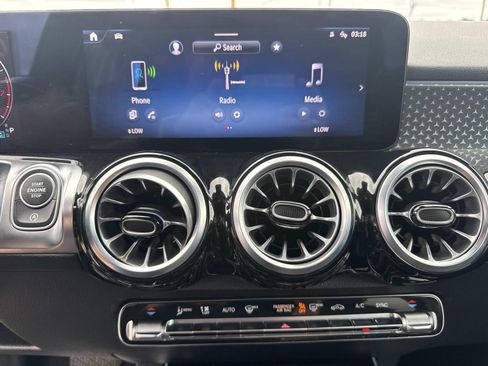 Used 2025 Mercedes-Benz GLB 250 image 25