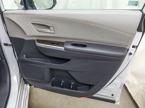 Certified 2024 Toyota Sienna LE image 24