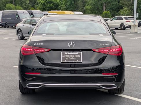 Used 2025 Mercedes-Benz C 300 4MATIC Sedan image 9