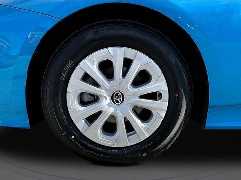 Used 2022 Toyota Prius LE image 32