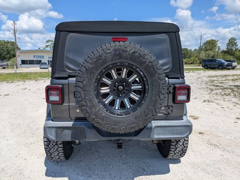 Used 2018 Jeep Wrangler Unlimited Sport S AWD/4WD image 5