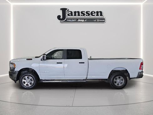 Used 2024 RAM 2500 Big Horn AWD/4WD image 2