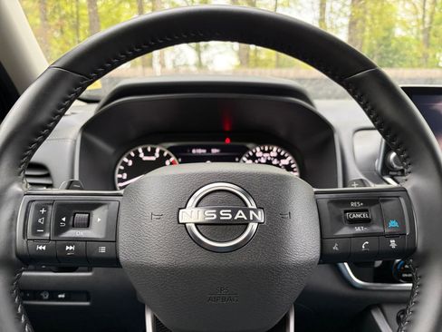 Used 2025 Nissan Rogue SV FWD image 25