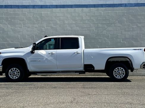 Used 2025 Chevrolet Silverado 2500 LT w/ Convenience Package AWD/4WD image 7