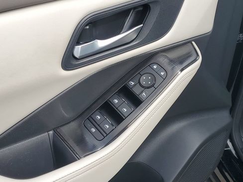 Certified 2025 Nissan Rogue SV FWD image 26