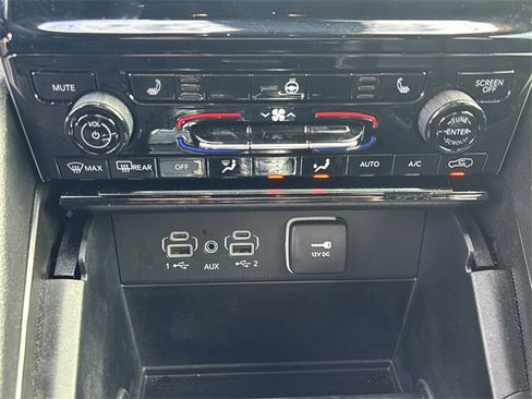 Certified 2024 Jeep Grand Cherokee Limited w/ Black Appearance Package image 32