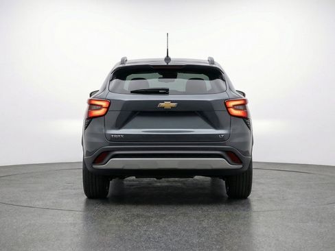 Used 2025 Chevrolet Trax LT w/ LT Convenience Package FWD image 7
