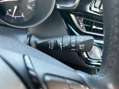 Used 2018 Toyota C-HR XLE FWD image 18