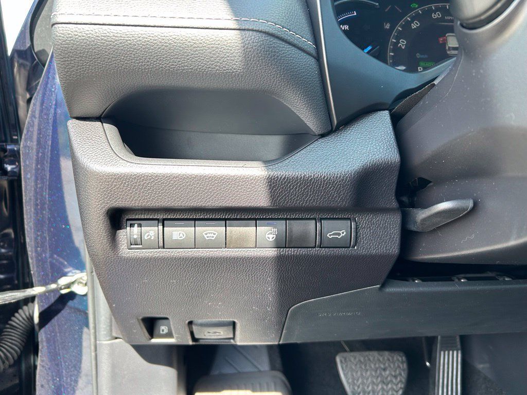 Used 2025 Toyota RAV4 XLE w/ Convenience Package AWD/4WD image 19