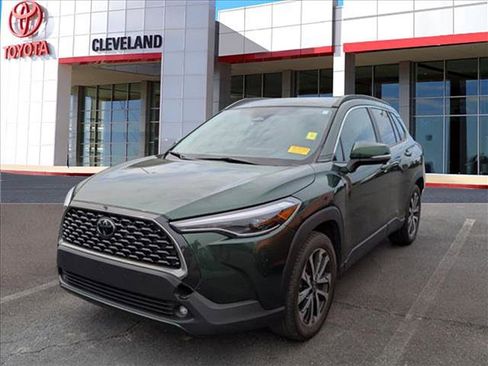 Used 2024 Toyota Corolla Cross XLE image 4