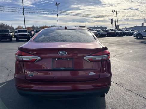 Used 2019 Ford Fusion SE image 5