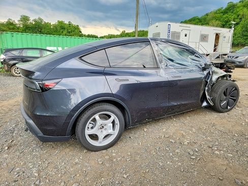 Used 2026 Tesla Model Y AWD image 5