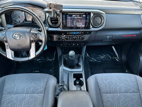 Used 2017 Toyota Tacoma TRD Sport w/ Premium & Technology Package AWD/4WD image 15