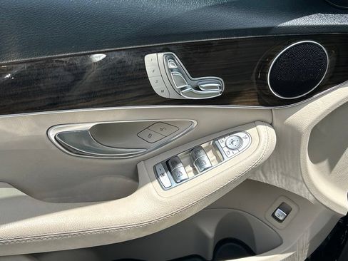 Used 2019 Mercedes-Benz C 300 Sedan image 17