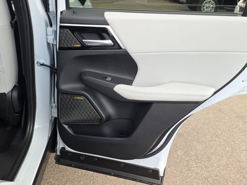 New 2026 Mitsubishi Outlander SE FWD image 30