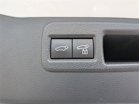 Used 2024 Toyota Venza Limited image 30