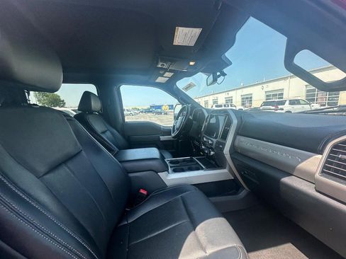 Used 2022 Ford F250 Lariat w/ Black Appearance Package AWD/4WD image 14