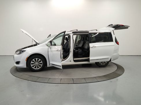 Used 2019 Chrysler Pacifica Touring-L FWD image 13