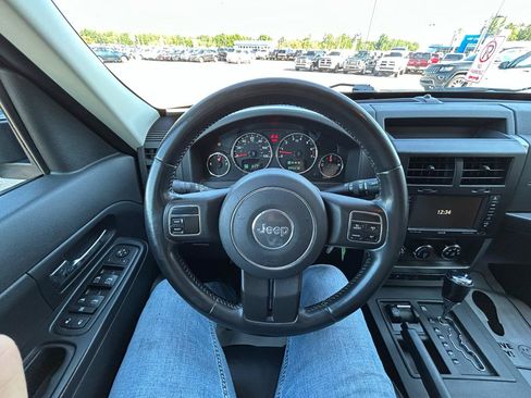 Used 2011 Jeep Liberty Sport AWD/4WD image 27