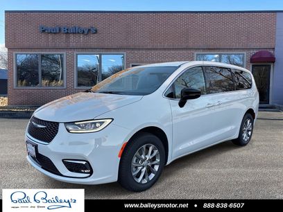 New 2026 Chrysler Pacifica Select