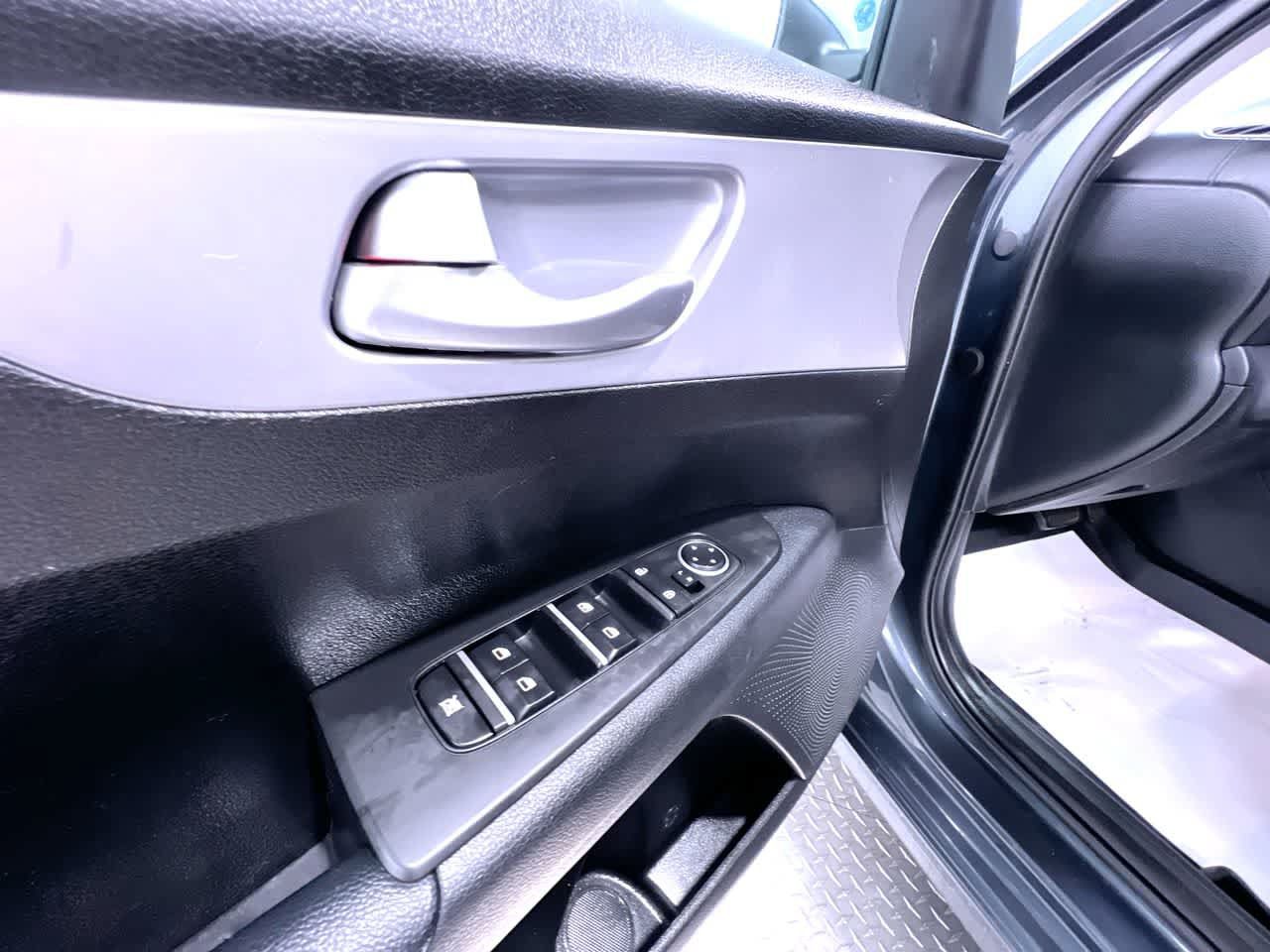 Used 2023 Kia Forte LXS w/ LXS Technology Package FWD image 12