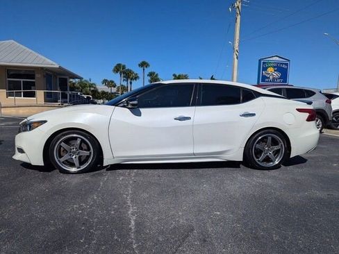 Used 2018 Nissan Maxima SR image 2