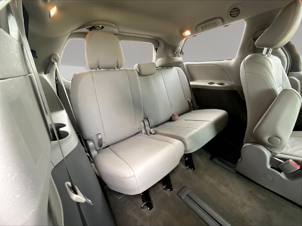 Used 2017 Toyota Sienna XLE Premium AWD/4WD image 24