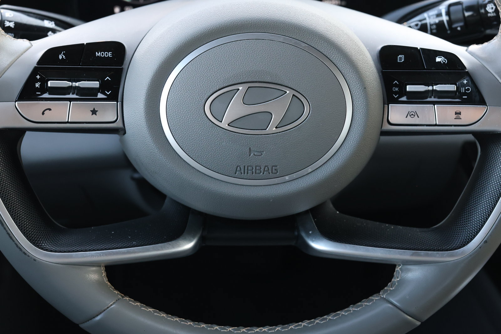 Used 2025 Hyundai Elantra SEL FWD image 18