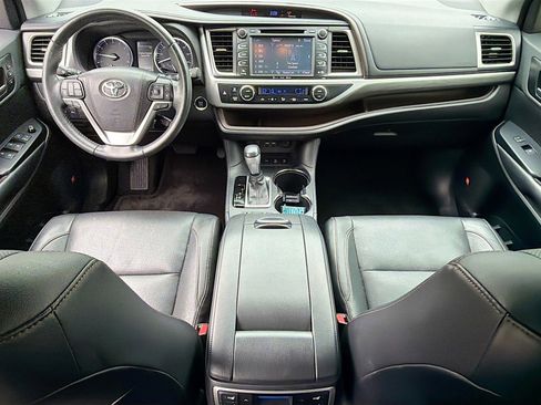 Used 2019 Toyota Highlander Limited Platinum AWD/4WD image 34