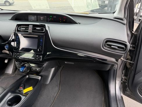 Used 2017 Toyota Prius Two w/ Prius Two Safety Plus Package FWD image 23