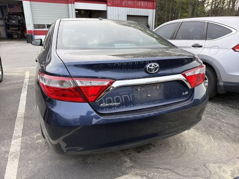 Used 2015 Toyota Camry LE image 5