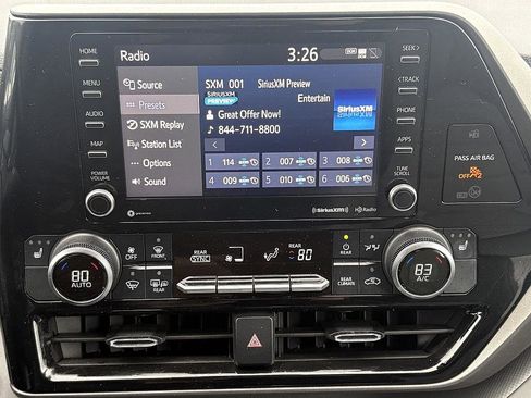 Used 2021 Toyota Highlander XLE image 23