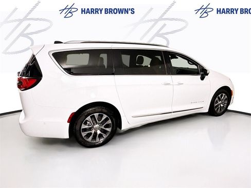Used 2023 Chrysler Pacifica Pinnacle image 36