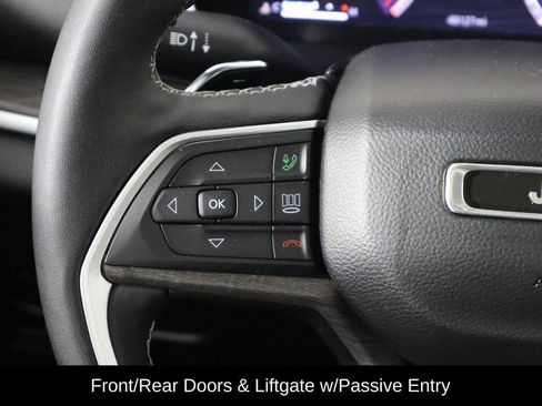 Used 2023 Jeep Grand Cherokee Limited w/ Luxury Tech Group II AWD/4WD image 8