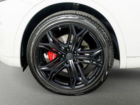Used 2023 Maserati Levante GT AWD/4WD image 17