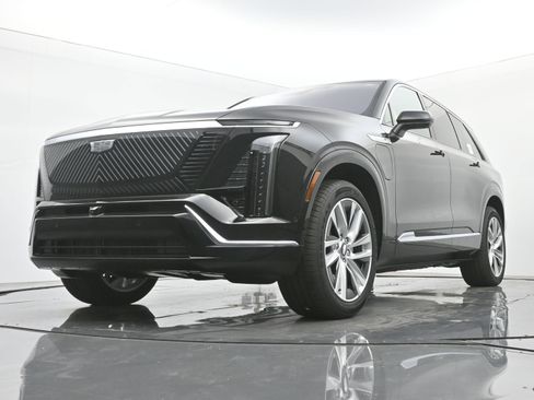 New 2026 Cadillac Vistiq Luxury w/ LPO, Floor Liner Package image 15