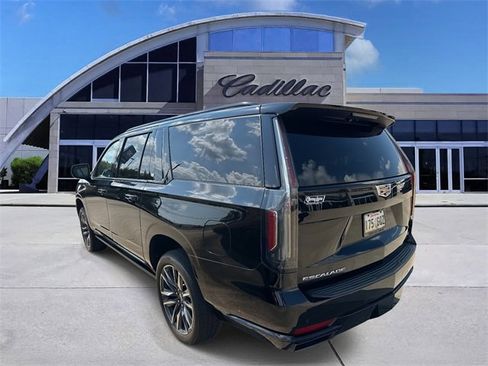 Used 2023 Cadillac Escalade ESV Sport Platinum image 6