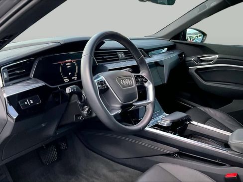 Used 2023 Audi e-tron Premium Plus w/ Premium Plus Package AWD/4WD image 29