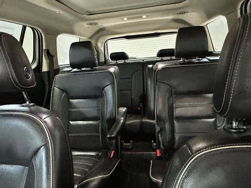 Used 2019 GMC Acadia Denali w/ Technology Package FWD image 20