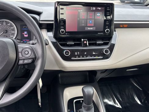 Used 2022 Toyota Corolla LE image 29