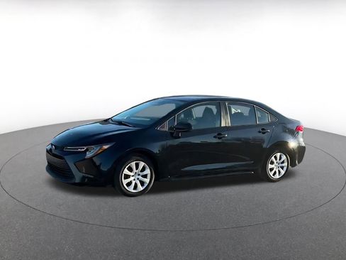 Used 2025 Toyota Corolla LE image 8